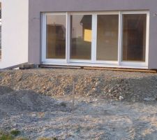 Aménagements extérieurs: remblaiement de la terrasse façade Sud