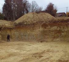 Le terrassement de la maison est déjà presque fini. Restera celui du garage, de la piscine et du pool-house.