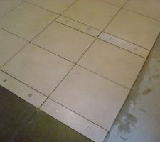 Carrelage beige =  cuisine