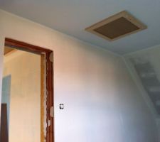 Trappe d'accès comble à peindre