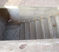 Escaliers du sous sol au rez de chaussée