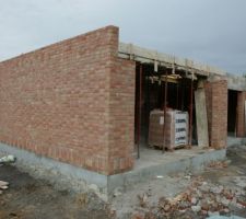 Vue de la maison avec les préparatifs de la dalle de l'étage restant à couler