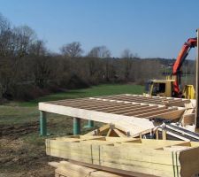 Structure de base posée et début de la pose des panneaux ossature bois