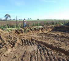 Tout est prêt pour les fondations, c'était en octobre 2011, sous un beau ciel bleu!!!
