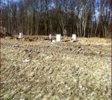 Viabilisation du terrain par le lotisseur et en attente de livraison
c'est pour bientôt