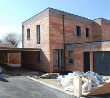 Exterieur avec abris voiture/pergola