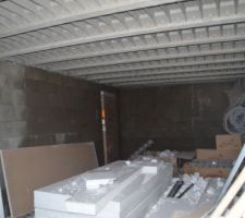 Voici une photo de notre garage.
Les murs sont completement imbibés d'eau.