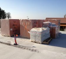 Livraison = OK !!!


On peux attaquer l'&eacute;tage !!!!