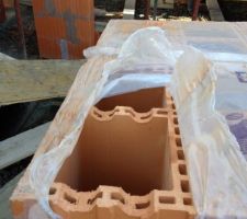 Brique a bancher pour les acroteres