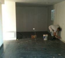 Pose du carrelage au rez de chauss&eacute;e