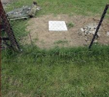 Branchement eau : la tranchée semble s'arrêter au bord du terrain ... (?)