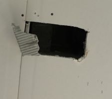 Regard plafond pour passer le tuyaux la VMC