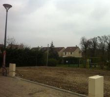 Viabilités terminés manque bornage et clôture de séparation.