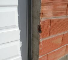 Mur qui jouxte l'entrée du garage (pas assez large pour certains artisans...)