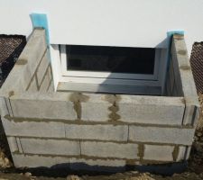 Saut de loup "maison" maçonné et en attente de la chape sur le muret