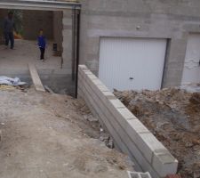 Mur de retenue des terres.