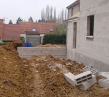 Mur de retenue pour la terrasse.