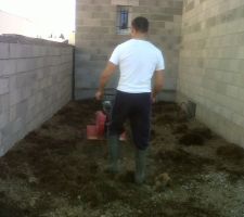 Mon homme en pleine préparation du terrain