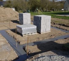 Y'a pas &agrave; dire, une fois le d&eacute;part donn&eacute;, &ccedil;a avance vite. Les parrepaings du vide sanitaire ont d&eacute;j&agrave; &eacute;t&eacute; livr&eacute;s.