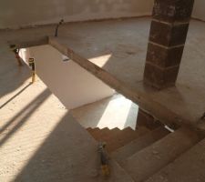 Escalier entre l'étage et le rez de chaussée
