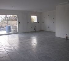 Carrelage pi&egrave;ce de vie, manque les plinthes