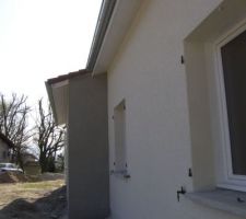 Peinture des passes de toit termin&eacute;e.