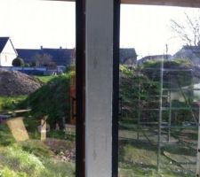 Les poteaux isol&eacute;s (avant que le cache m&eacute;tallique soit positionn&eacute;)