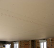 Tra&ccedil;age des pi&egrave;ces au plafond