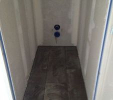 Carrelage wc &eacute;tage (pas nettoy&eacute;)