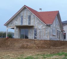 Le talus sera retenu par des L béton