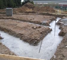 Le béton a été coulé dans l'après-midi