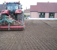 Préparation du terrain à l'arrière de la maison2