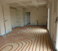 Cuisine depuis la salle &agrave; manger