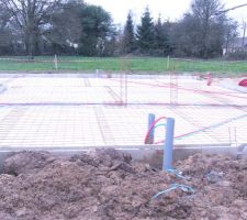 Pr&eacute;paration de polystyr&egrave;ne et pose de tris souder.