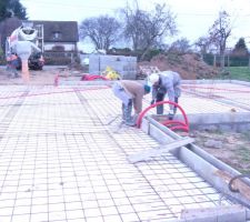 Pr&eacute;paration de polystyr&egrave;ne et pose de tris souder.