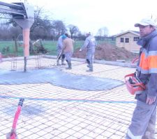 Commencement de coulage de b&eacute;ton.