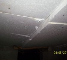 Heu.. un hourdis en polystirene s'est affaissé, je sais pas si ca s'appel comme ca, j'appel le constructeur demain pour avoir d'info.