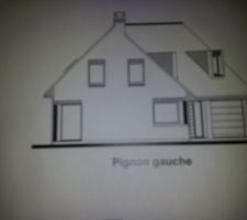 Pignon gauche de la maison avec nos fenetres d'angles et poteaux arrondis.