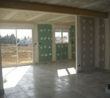 Carrelage fini dans la pi&egrave;ce de vie