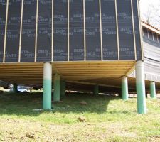 Pose du plancher en cours: vue de dessous