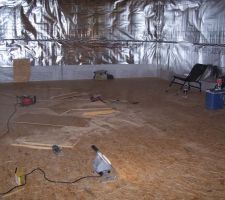 Pose du plancher en cours: pose des dalles d'OSB
