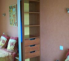 Le dressing de la 1ère chambre, colonne de 500 mm de largeur.