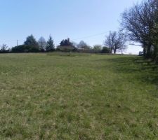 Vue arri&egrave;re en fond du terrain