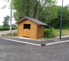 Local poubelle commun aux 4 maisons