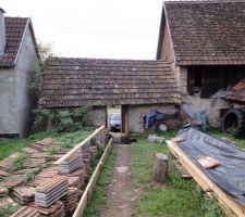 Maisonnette &agrave; d&eacute;molir pour acc&eacute;der au terrain