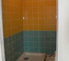Carrelage termin&eacute; dans la salle d'eau