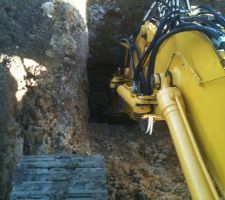 Création du puisard, décaissement jusqu'au chassis de la pelle 16T pour me permettre de descendre à 6.5m à font.