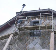 D&eacute;pose du bardage sur la fa&ccedil;ade Ouest