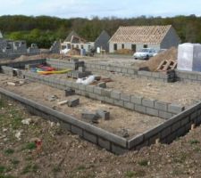 10/04/2012: le vide sanitaire est monté.