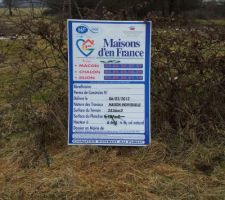 Affichage du panneau de permis de construire.
